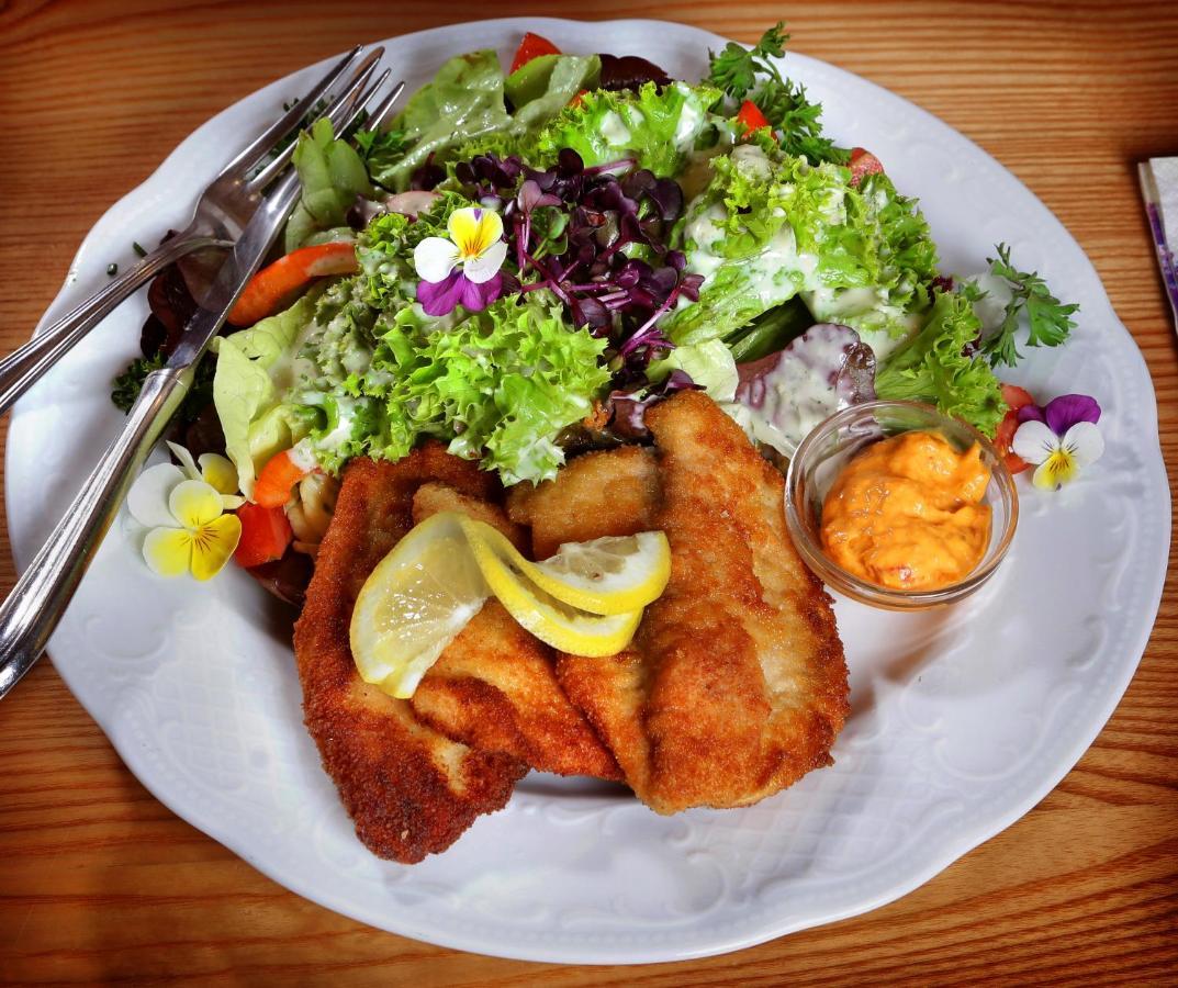 Restaurant-Cafe-Pension Himmel Λάντσχουτ Εξωτερικό φωτογραφία
